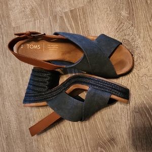 Tom's Sling back platform sandals size 8
